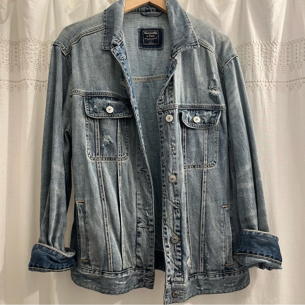 Abercrombie Light Wash Ripped Denim Jean Jacket, 100% Cotton size Large
